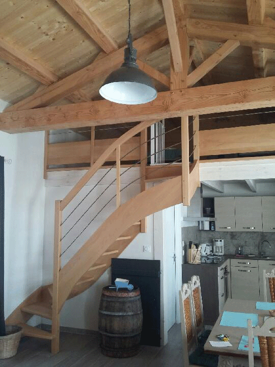 Réalisation d'un escalier et d'une mezzanine par Guilbaud et fils